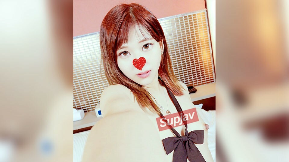 [真素人] 吃掉JD模特儿年轻敏感的身体后，与超可爱天然女孩的个人写真意外转变[是]