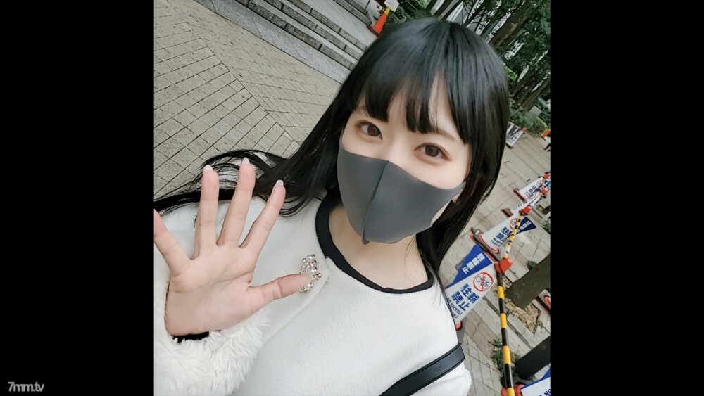 [未经审查] 一个干净利落的退学专业学生半年来第一次释放她的性欲。 ！！