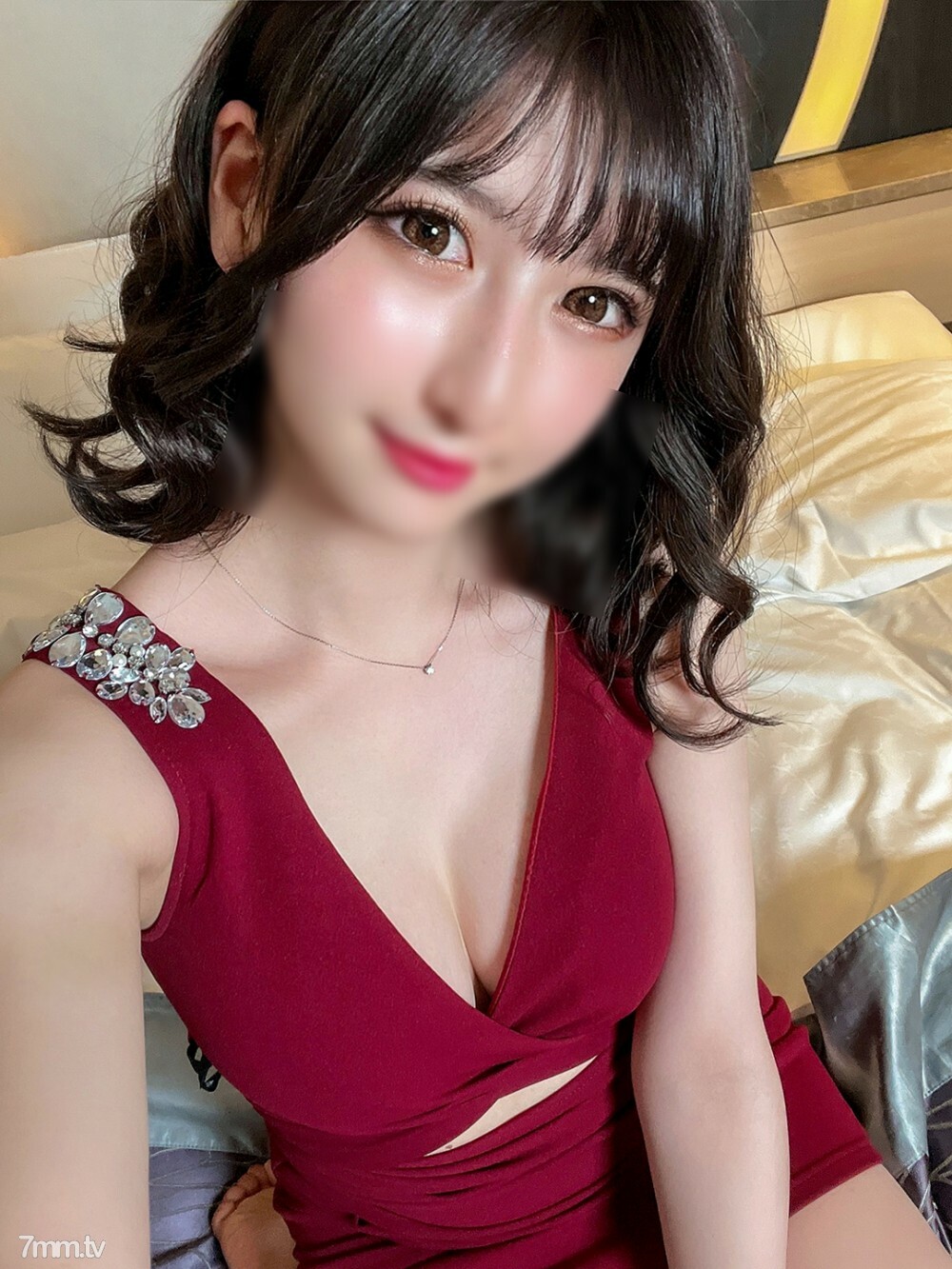 【FC2拍摄】出场！素人女大学生【限定】Uika-chan，22岁 节假日白天与东京某歌舞厅第一名的美女JD秘密会面！穿裙子和顾客玩耍，赤身裸体做爱！ ！！