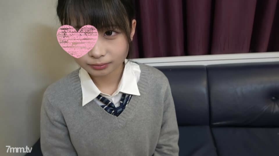 活跃的少年。对穿著透明制服和娃娃脸的白皙美少女进行大量面部射精。