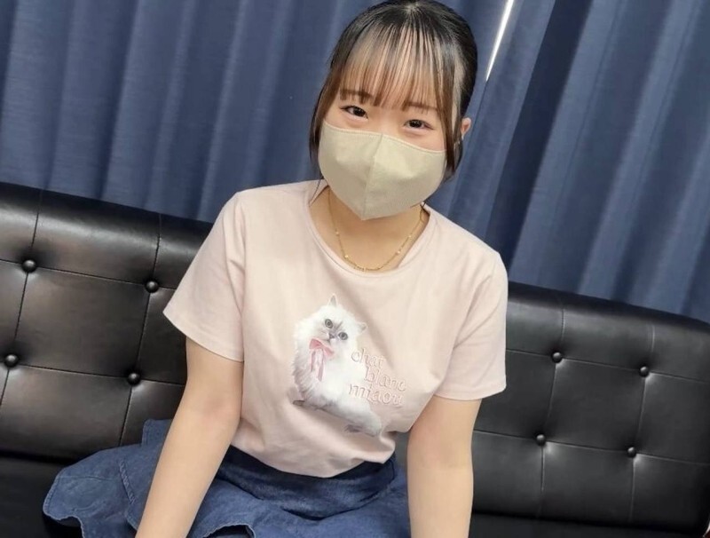 【纯素人初拍】经验不足的18岁少女，超可爱♡这颜值和F罩杯巨乳，简直让人无法抗拒！她被纯粹的插入和中出搞得晕头转向。附赠花絮