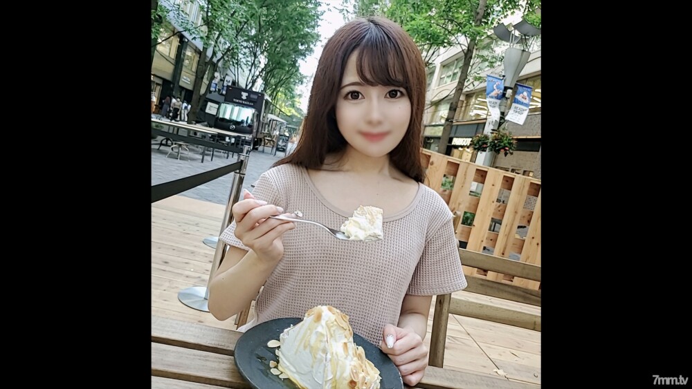 第一枪！ !!数量有限！ 【未删减】这么优雅的女朋友也逃不过性欲……中出优雅利落的美女舔舌勾引我！ !! （她的自慰视频，干净利索）