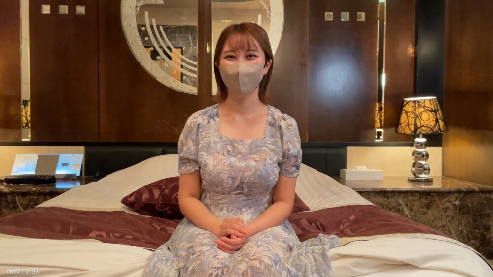 【性天才】24岁，皮肤很好。当我的身体与我的穿孔平行时射精时，我会大声射精，并且当我在房间之间行走时大声射精→大量中出。 