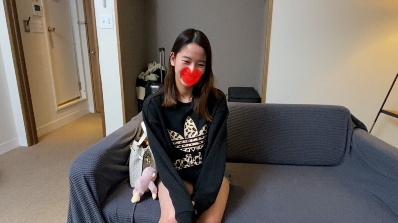 长得像青山优的19岁娇小人妻，喜欢口交♡ 用自我深喉挑逗喉咙深处，然后含著泪水再次吮吸的受虐狂变态女人♡