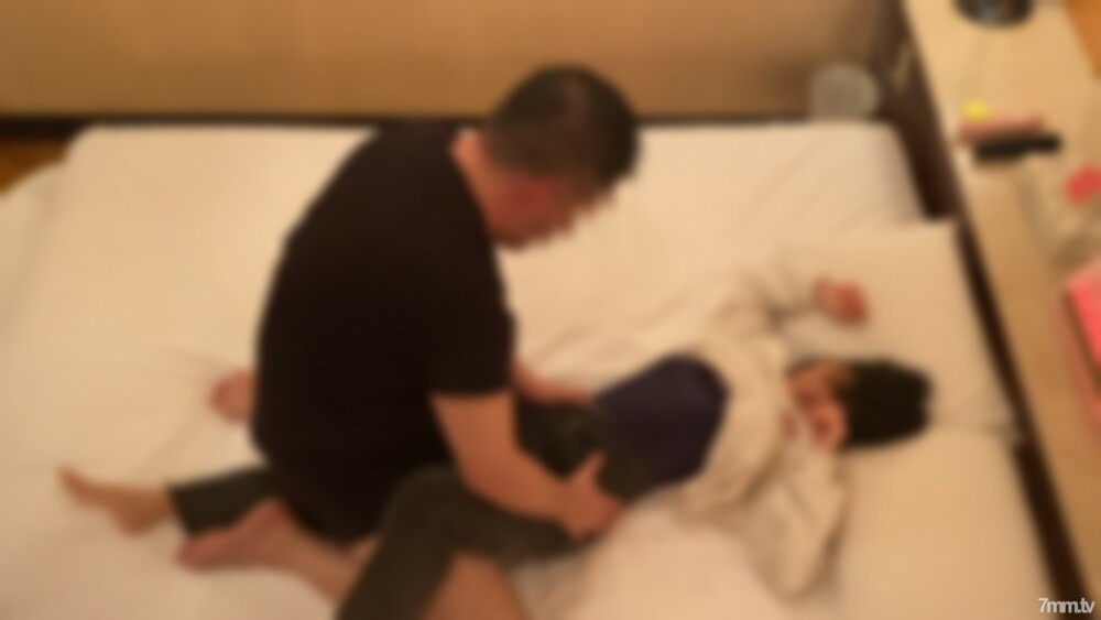 今年与 Aniota 一起从 J 〇 毕业的 R-chan [18 岁] [第 2 次] 用手指张开你的书呆子，用哭泣的声音恳求说“请给我一个书呆子”[RT] [按次付费] FC2-PPV-2876733