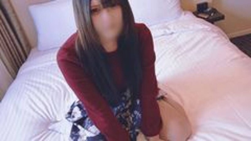 【露脸】女仆咖啡厅的女仆加奈酱，因经济困难，接受紧急支援。禁欲八天后，这个愤怒、令人毛骨悚然的老男人的阴茎射出了大量的生精液。
