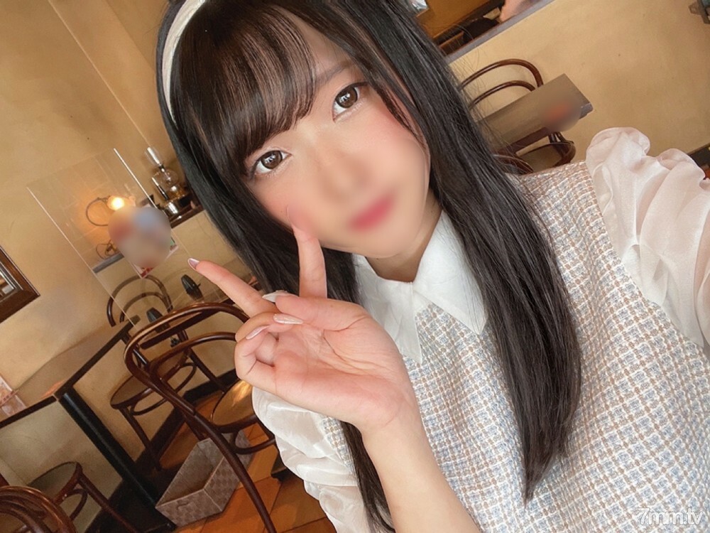 【星巴克女生外流】咖啡馆情人♥黑发长长清纯清纯女大学生（20岁）和男朋友逛咖啡馆！大量未加工的阴道射液泄漏到您住的酒店的有抽搐的剃光阴部