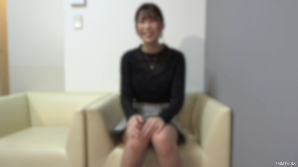 居住在港区的可爱女孩，刚入会一年级。露出巨大的乳房，让粗大的公鸡立即成为低俗的无手口交*评论特权是4K高画质