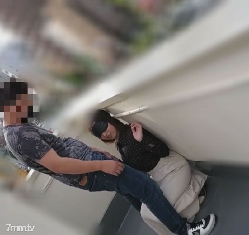 【个人】妈妈在看孩子体验幼儿园。他们被蒙上眼罩带走并在屋顶上送达，阴道射精在家里进行，直到接机。好处 9 分钟 FC2-PPV-2900378