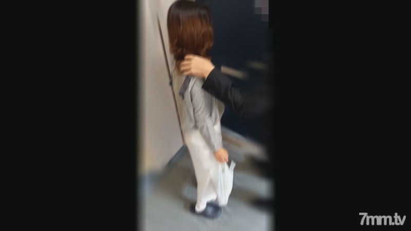 在继续相信丈夫的同时忍受的已婚妇女[个人射击]在游戏垫上与孩子玩耍，怀孕和阴道射精 FC2-PPV-2775922