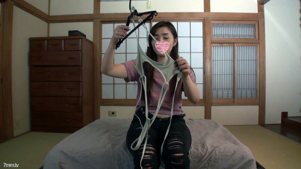 身著艳丽服装的美女第一次私自肛交♥♥
