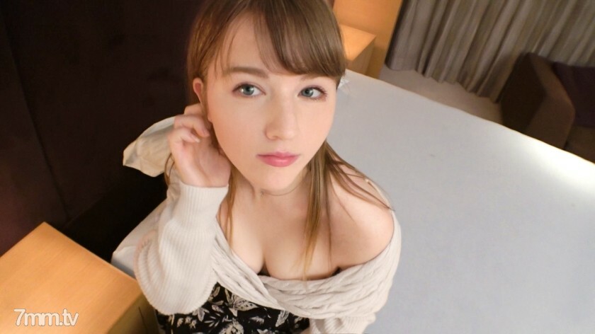 【第一枪】【来自加州】【桃子勃起乳头】灰眼白美人。一个顽皮的兼职，从他家乡的男朋友偷偷开始。对日本硬阴茎..应用业馀，第一次 AV 拍摄 136