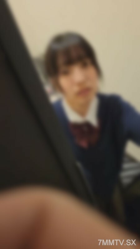 美少女直播网第一名蒖裖一位不知名老人的阴茎插入 