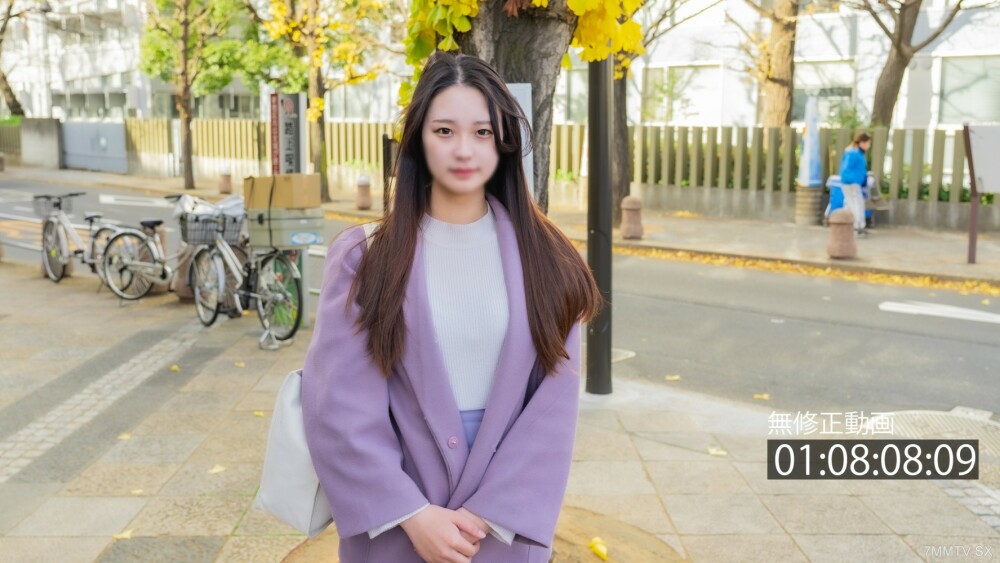 、一个十八岁的人，一个美丽的女人，但却是个真实的人。一个好女人。受到推崇的。原始银刀射击。