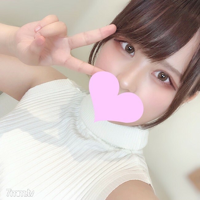 Himeka 18岁国宝级美少女和精油按摩SEX！发育过程中身材丰满的大桃臀！真素人史上极品超美少女的油阴道射精！