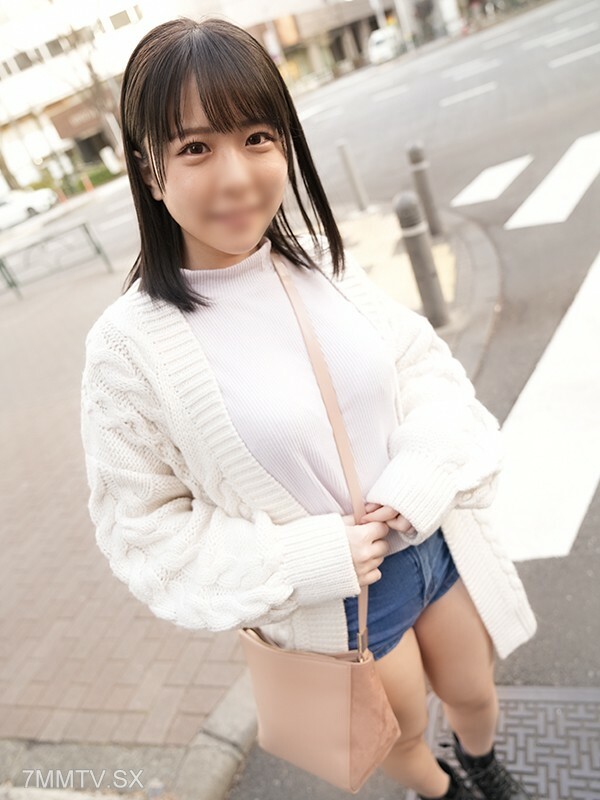 “童颜巨乳”女大学生小夏20岁