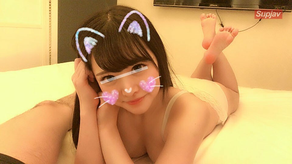 [个人拍摄] 加隆是个天生的色情女孩，有著非常色情的蜜桃屁股！她在让她剃光的阴户抽搐和高潮的同时射精！ 【原来的】