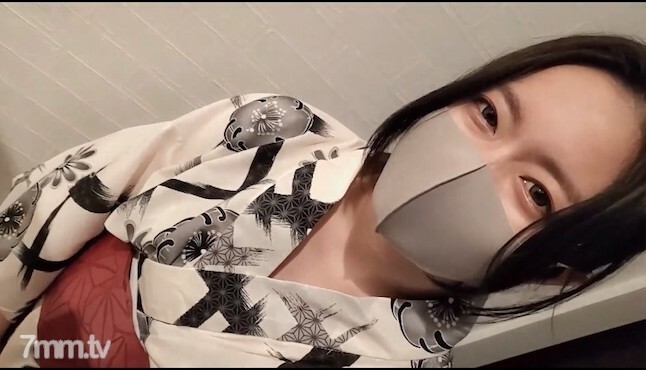 我拍了一个 20 岁美丽女孩的奇闻趣事，她是在一个著名应用的暑假派对上介绍的。
