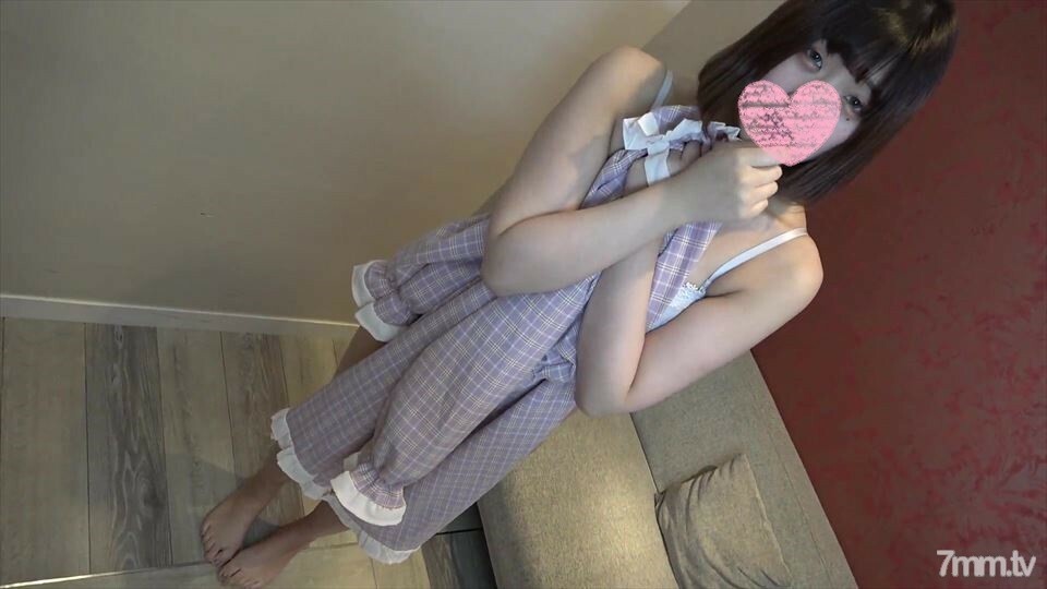 原始阴道暨射向一个无知的乡下女孩。 “这很尴尬，因为我从来没有被其他人看到过裸体，”他说，但他高兴地沉没了...... FC2-PPV-2883138
