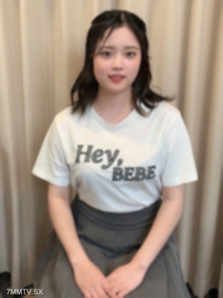 居住在东京的18岁可爱女孩，脸上挂著幸福的笑容！这一切都是针对目前在学校学习的初学者的AV水平！ ！ 
