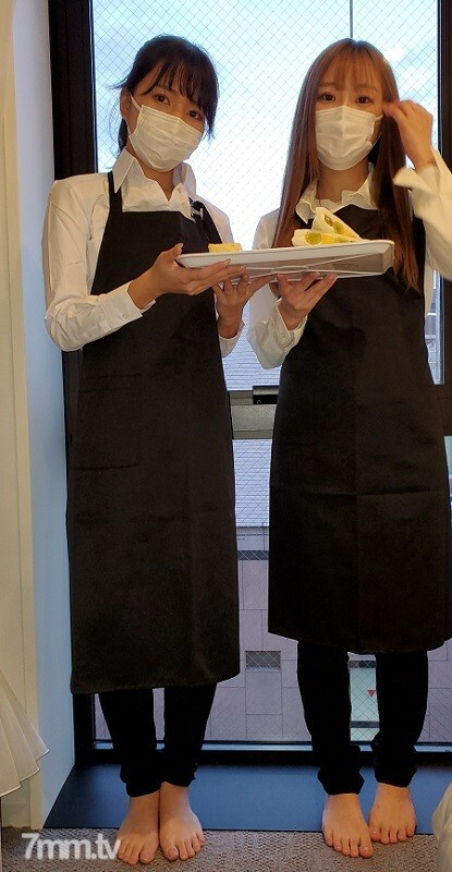 兼职咖啡馆店员，那个黑头发的孩子和那个巨乳和3P的孩子*开放纪念特价到今天