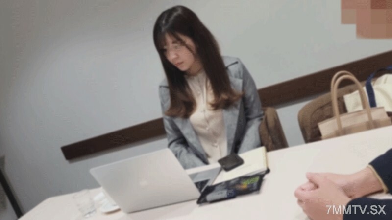 前公务员的美丽乳房。进场工作区的入口。宅内上映同时大量低俗赎回，美胸玩法，同时使用不悦（仅限1980年4月）