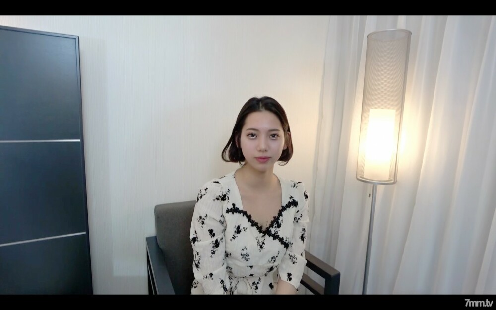 这是一个奇迹女孩的例子！ ！！超过4个月的时间[学生偶像奇闻趣事计划完成]放学回家路上的酒店中出，被连续两次口交射精的袭击惊呆了......