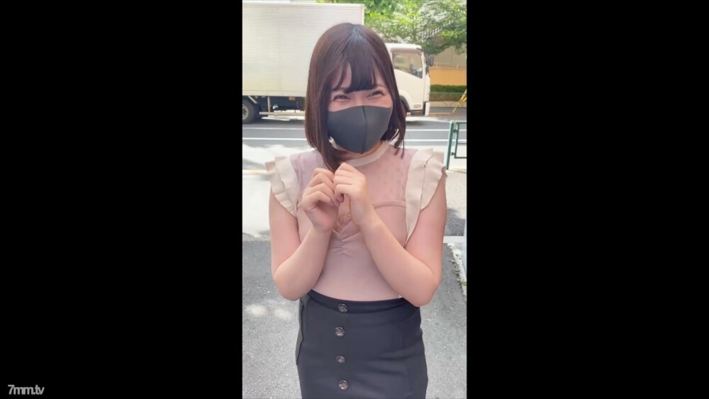 【FHD高品质/无】带一个拥有美妙微笑的现代女孩到你家来享受性爱吧！享受胸罩塞不下的超巨乳后中出巨量！ ！ *可享精选评论奖金