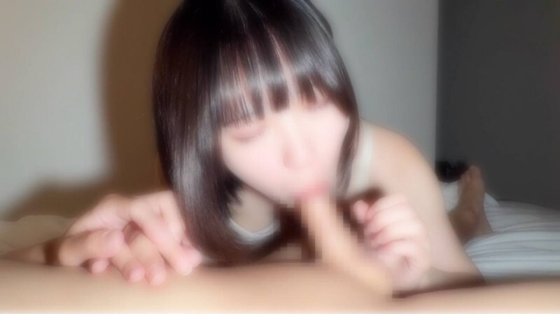 一只温驯的母狗！ [无码] [中出] 与一个长著狗脸的受虐狂女孩的私密性爱。你要她舔她就舔，你让她插她就张开腿。她一边被干，一边比出“和平”的手势，最后被中出。 *包含额外内容