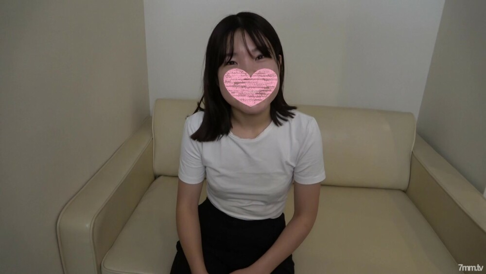 室内少女。从看似安静的外表，向有著意想不到的性欲的色情少女射出大量阴道精液！ ！！