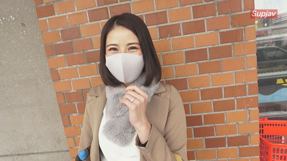 【无码×实拍】某人老婆的情奴六号摩天轮约会被迫自曝！正式签订爱奴契约后，我决定让一个有钱的施虐狂单身汉来训练我哈哈。