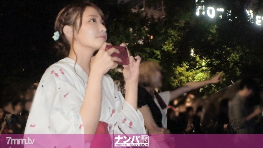 烟花汇演 06 烟花燃放前与男友吵架的悲伤浴衣美女！像治愈受伤的心一样轻轻包裹男人的她让我很兴奋♪大胆的腰部动作，感觉叛逆的表情，已经脖子♪