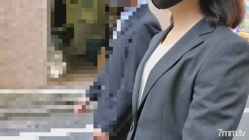 老板和女下属。午休时间亲密接触... 被老板在乎阴道射精的女员工。