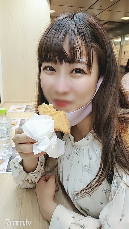 高达 23 1280 [泄露] 一个在白皙丰满的工作场所的大三学生。在怀疑相机的同时，她被气氛冲走，并进行了阴道射精。