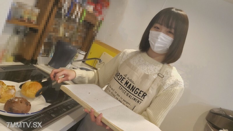 面包店的海报女郎，吃了美味的面包后生的