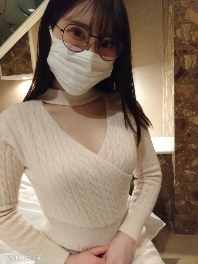 【个人拍摄】略显天生的巨乳白皙眼镜妹爱好生存游戏赚零用钱