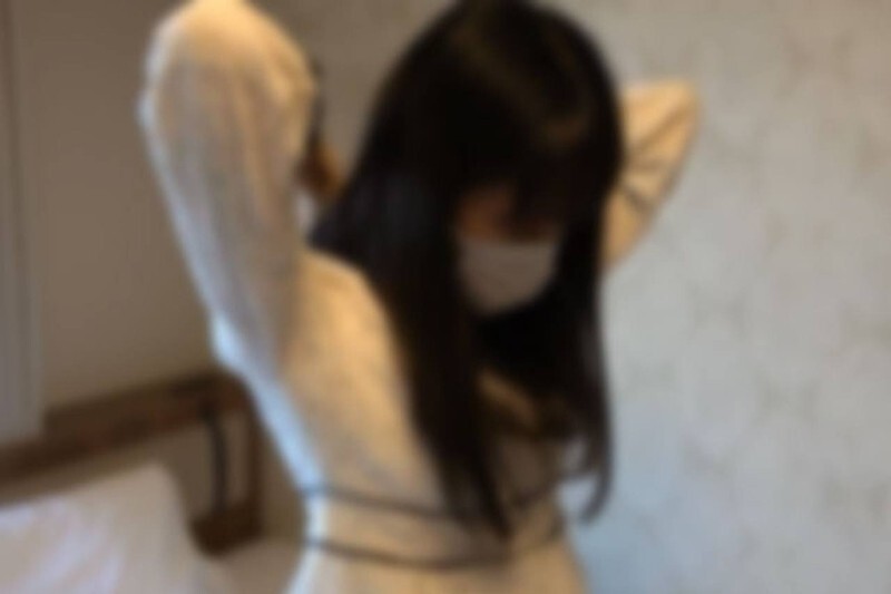 *4 月 18 日前首次购买可享 80% 折扣* [未经审查] [业馀个人拍摄] 无力支付偶像活动的保费，一名老男人将精液注入她稀疏的阴部