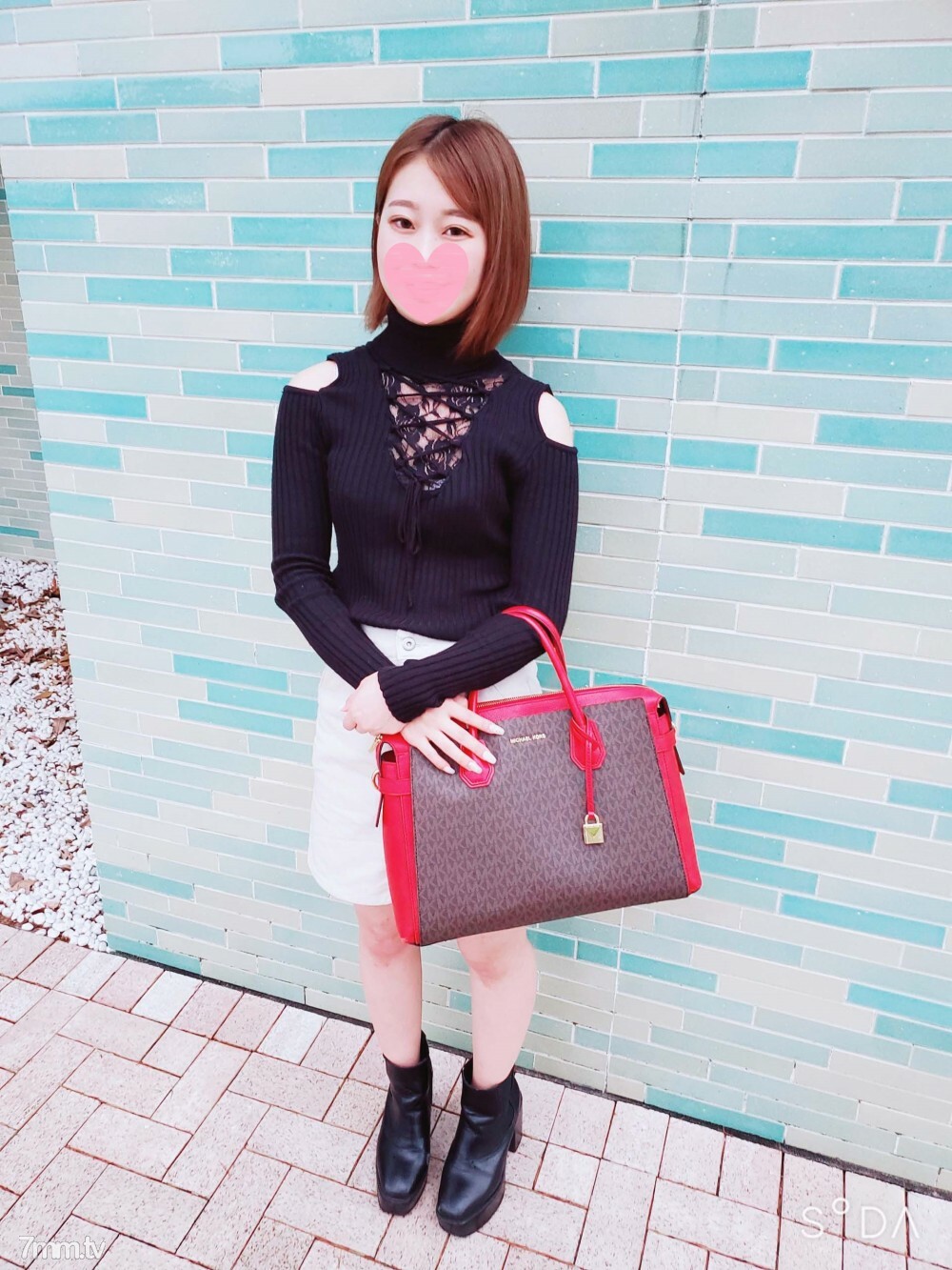 截止11/14（星期日） 1980pt ⇒ 990pt [无]超值全新2件套！从事服装工作的酷美美人海酱♥♥ 当我用力插入她的阴户时，她的酷表情完全改变，露出活泼的脸，不断登上顶峰！ ！